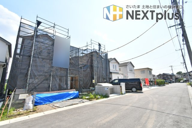 伊奈町栄１丁目46番　全8棟　C号棟の前面道路含む現地写真
