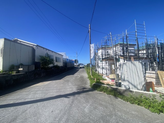 糸満市喜屋武（全2棟）B号棟の前面道路含む現地写真|※南東側4.9m～5.1m♪