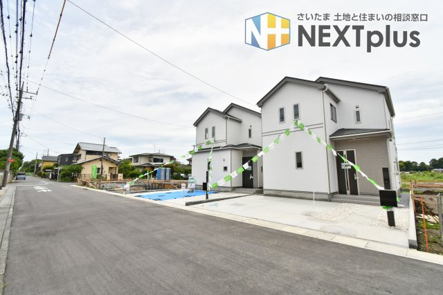 伊奈町栄１丁目46番　全8棟　Ｅ号棟の前面道路含む現地写真