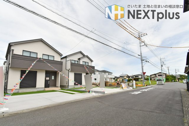 伊奈町栄１丁目46番　全8棟　H号棟の前面道路含む現地写真