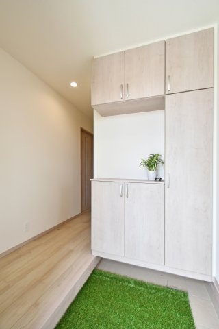 伊奈町栄１丁目46番　全8棟　I号棟の玄関