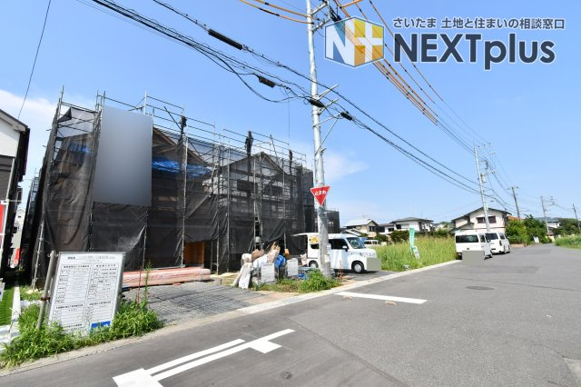 伊奈町栄１丁目46番　全8棟　Ｊ号棟の前面道路含む現地写真