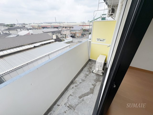 ムラカミ川口ビルのバルコニー|お洗濯にも便利なバルコニー付き☆