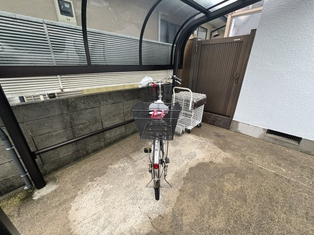 ヴィレッジアートの駐車場