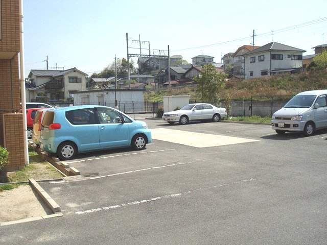 シェーヌ生駒の駐車場