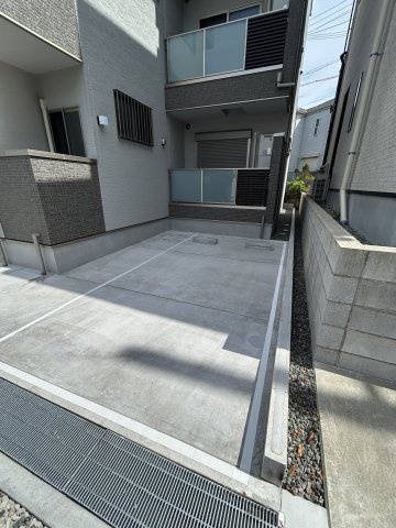 The　Residence　大庄西町の駐車場
