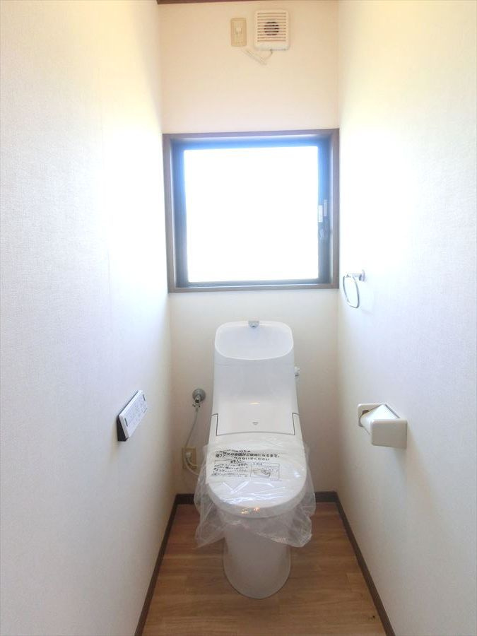 高良内町戸建のトイレ