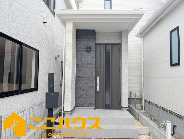 南風原町新川151番　新築戸建て　全3棟　C号棟の外観|玄関