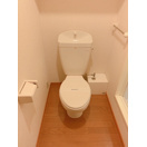 シンプルで掃除のしやすいトイレです♪