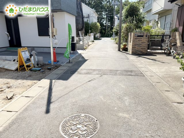 柏市西原130②　新築戸建　2号棟の前面道路含む現地写真
