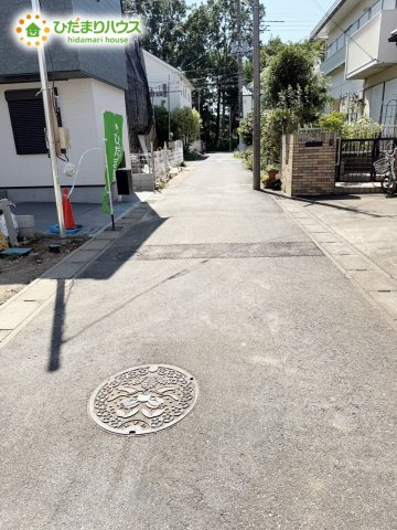 柏市西原130②　新築戸建　2号棟の前面道路含む現地写真