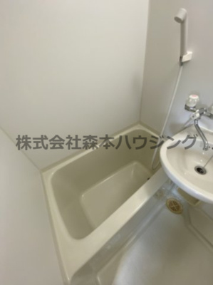 【浴室】 | 　シャトー・MIYUKI | 落ち着いた空間のお風呂です
