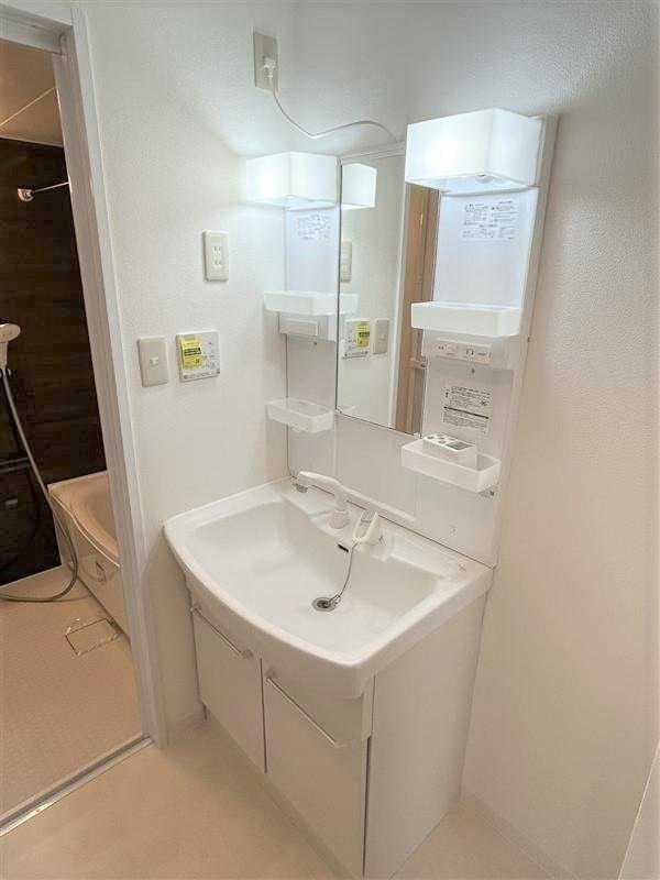 三鷹市上連雀１丁目の賃貸マンションの洗面所