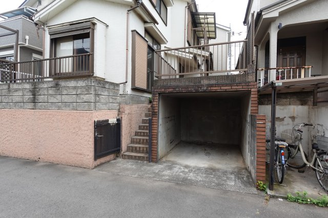 野田町４LDK戸建の駐車場