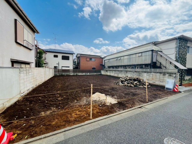 【外観】 | 世田谷区宮坂３丁目　新築戸建て　A号棟 | 【更地時現地】小田急線経堂駅徒歩8分、快適アクセスの立地