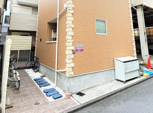 板橋区蓮沼町のアパートのエントランス