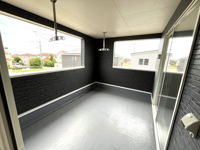 【バルコニー】 | 仲介手数料無料！西岐波小学校に通える新築戸建　宇部市西岐波　第９－２号棟　クレイドルガーデン　アーネストワン | 屋根付きバルコニー