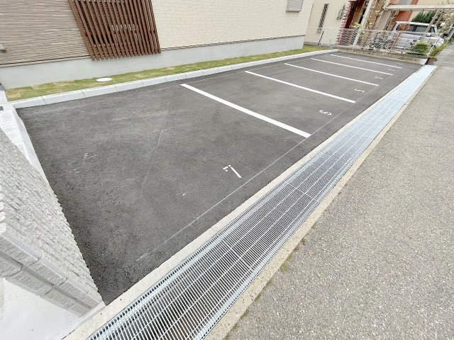 Charme Casaの駐車場|駐車スペースもあります