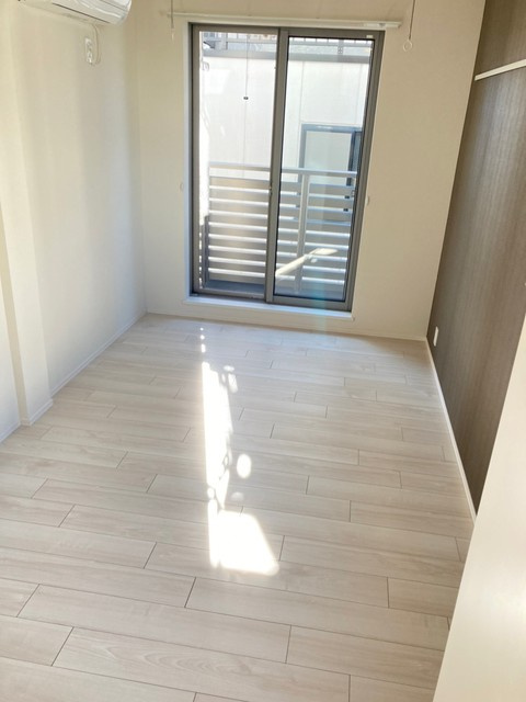 グリシーナ目黒の寝室|★明るいフローリングの角部屋です★