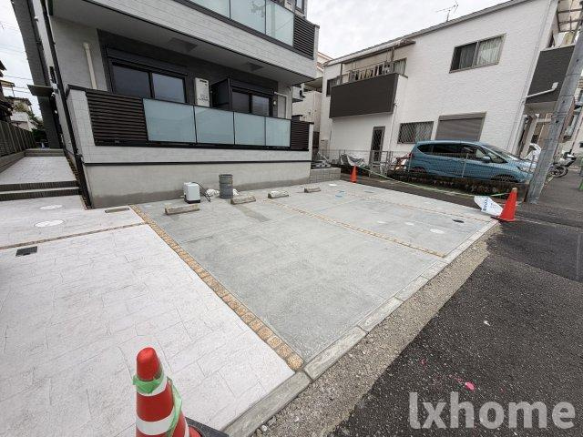 ラウレアコート総持寺Ⅱの駐車場