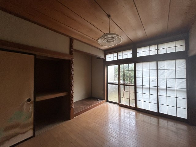 中古戸建　郡山市大槻町字針生前田　開成小・第一中の洋室|壁天井クロス張替え、床建具交換、耐震補強工事、窓サッシ交換等を行う予定です。
