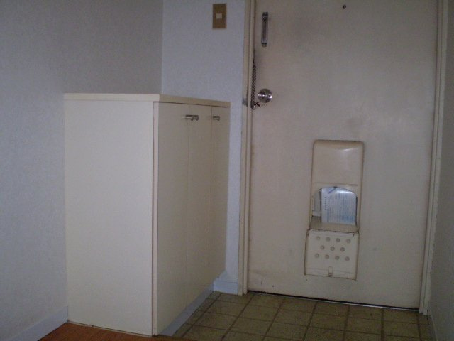 アーク市川の玄関
