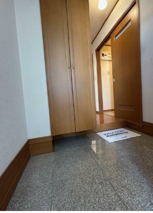 【玄関】シャトルクレスト向山A