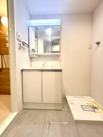 ライオンズマンション井土ヶ谷第5の独立洗面台|快適性を重視した設計で、毎日気持ちよくお使いいただけます。