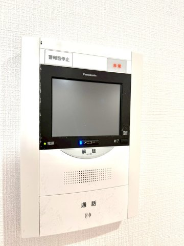 ライオンズマンション井土ヶ谷第5のセキュリティ|TVモニター付インターホンを採用。来訪者を事前に確認でき、防犯面にも配慮されています。