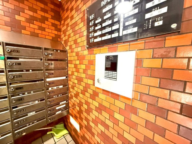 ライオンズマンション井土ヶ谷第5の防犯設備|セキュリティ面に配慮されたオートロック付きで、単身者からファミリーまで安心してお住まいいただけます。