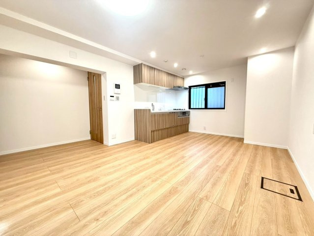 ライオンズマンション井土ヶ谷第5の居間・リビング|ナチュラルな素材感が心地よいリビングは、長く住むほどに愛着が深まる落ち着いた住空間です。