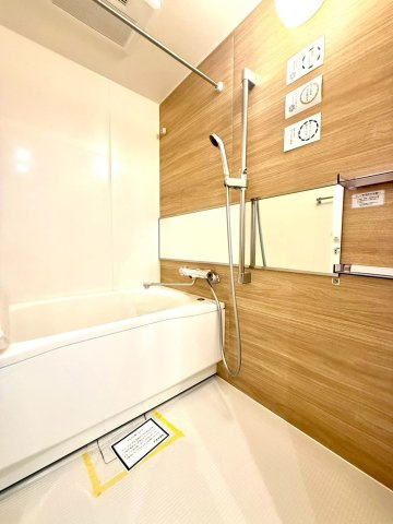 ライオンズマンション井土ヶ谷第5の浴室|明るく開放的な空間設計で、心地よい入浴時間をお過ごしいただけます。