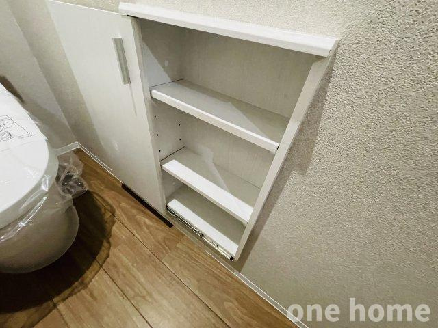 加島2丁目新築戸建の収納|◆各トイレにはスライド式で開閉ができる収納がございます！トイレットペーパーなどを収納でき重宝します！