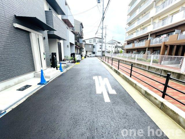 加島2丁目新築戸建の前面道路含む現地写真|◆前面道路交通量が少なく、お子様も安心です♪
◆周囲は住宅が多く、穏やかな暮らしが期待できます♪地域の繋がりがあれば、防犯面でも安心ですね！