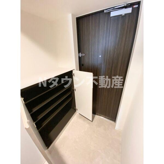 【玄関】 | S-RESIDENCE大曽根駅前 | 収納もある玄関です