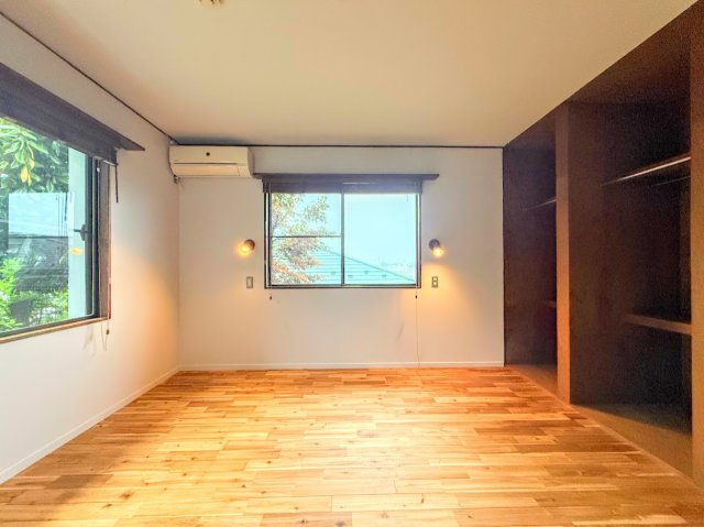 戸塚区上倉田町　中古戸建て　第3の洋室|◆柔らかい陽光が差し込む明るいお部屋を演出する設計。彩光の取れる窓が気持ちの良いお部屋を創り上げます。