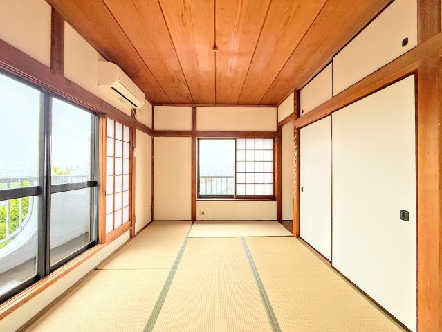 戸塚区上倉田町　中古戸建て　第3の和室|◆子どものスタディ空間として、あるいは書斎やホビールームとして生活スタイルに合わせて使えるプライベートルーム。居心地のいい落ち着いたインテリアが似合います。
