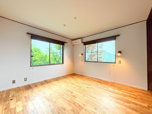 戸塚区上倉田町　中古戸建て　第3の洋室|◆気持ちの良い風が室内へ入り込む居室。家具を配置しても広々ご利用いただけます！！