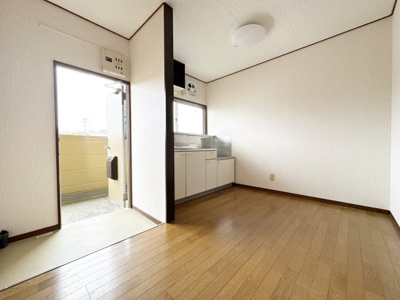 【居間・リビング】 | 岩内マンションⅠ | ※同物件、別のお部屋の写真です。設備は現況に従います。
