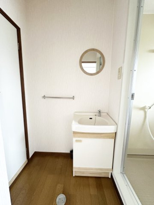 【洗面所】 | 岩内マンションⅠ | ※同物件、別のお部屋の写真です。設備は現況に従います。