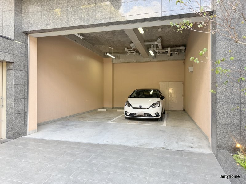 フロンティアタワー九条Ⅰ　仲介手数料無料の駐車場