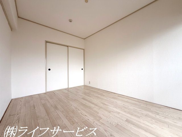 【洋室】 | コスモハイツ新大阪 | バルコニー側洋室6.0帖