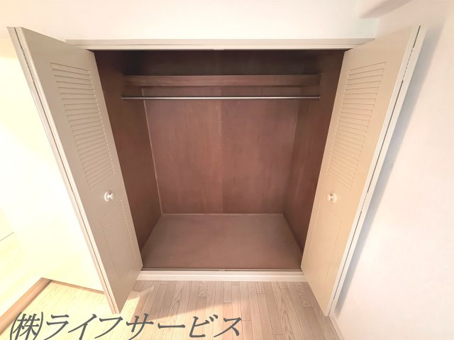 【収納】 | コスモハイツ新大阪 | 玄関側洋室6.0帖/クローゼット有