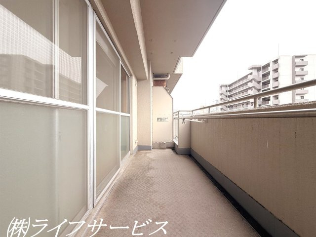 【バルコニー】 | コスモハイツ新大阪 | 南向きのバルコニーは陽当り良好です！