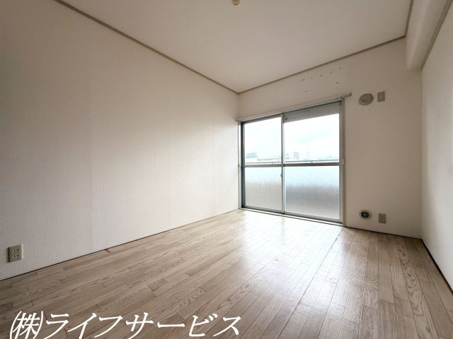 【洋室】 | コスモハイツ新大阪 | バルコニー側洋室6.0帖
