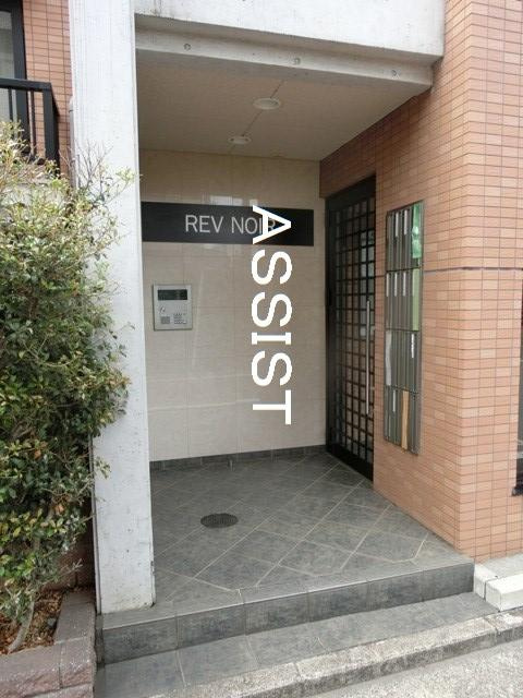 REV　NOIRのエントランス
