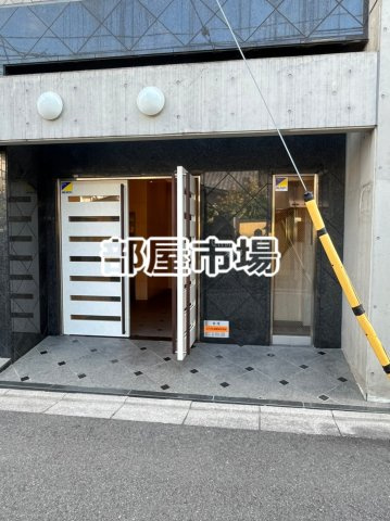 Crest本郷のエントランス
