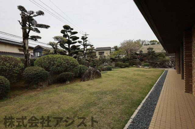 栄町迎賓館+アパートの庭