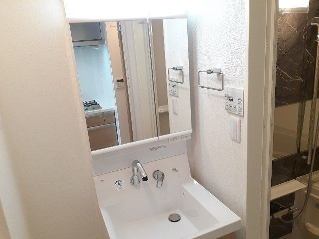 カランコエ川並の洗面所|明るい洗面所です