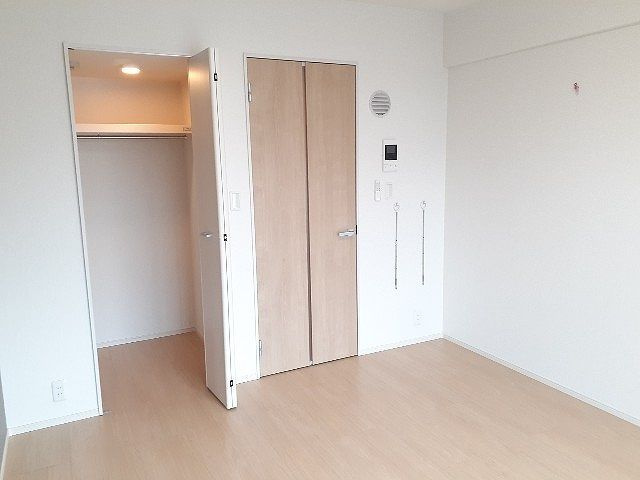 カランコエ川並の内装|明るい室内です